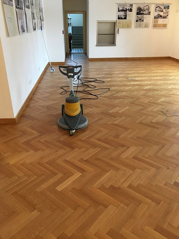 Leštní podlahy / Leštní podlahy - ukázka